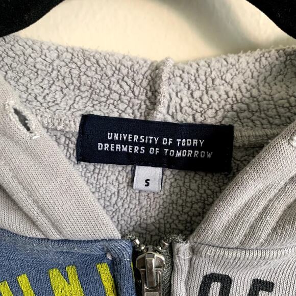 University of Today Dreamers of Tomorrow Graphic Print Logo Hoodie Sweatshirt S - Picture 2 of 11